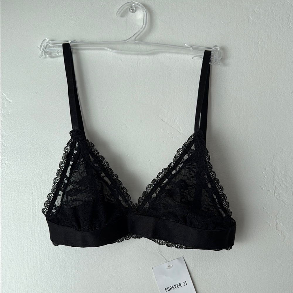⭐️SOLD⭐️ Forever 21 Black Lace Bralette Size Small